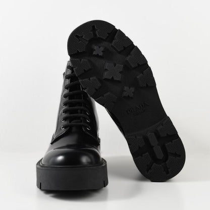 PRADA ブラッシュドレザー コンバットブーツ