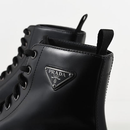 PRADA ブラッシュドレザー コンバットブーツ