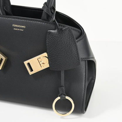 FERRAGAMO Hug ハンドバッグ (XS)