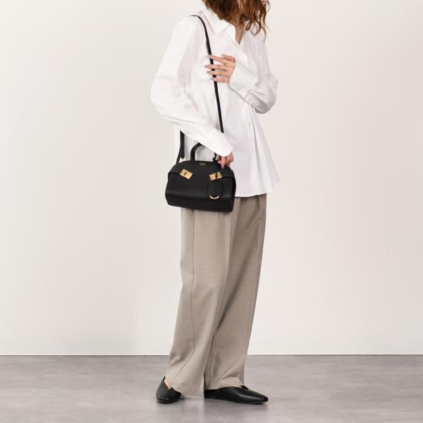 FERRAGAMO Hug ハンドバッグ (XS)