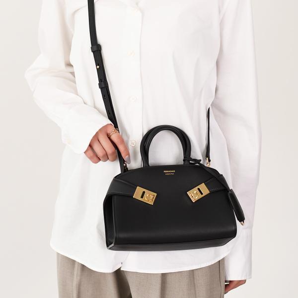 FERRAGAMO Hug ハンドバッグ (XS)