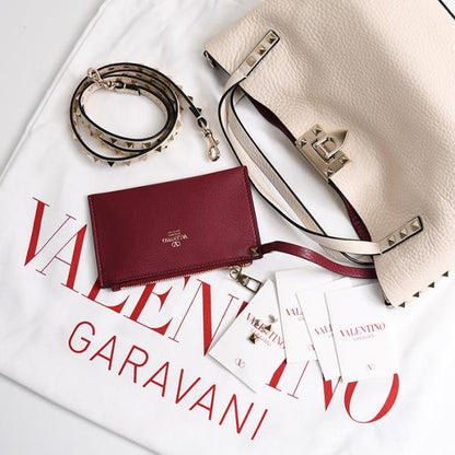 VALENTINO ロックスタッズカーフスキンバッグ