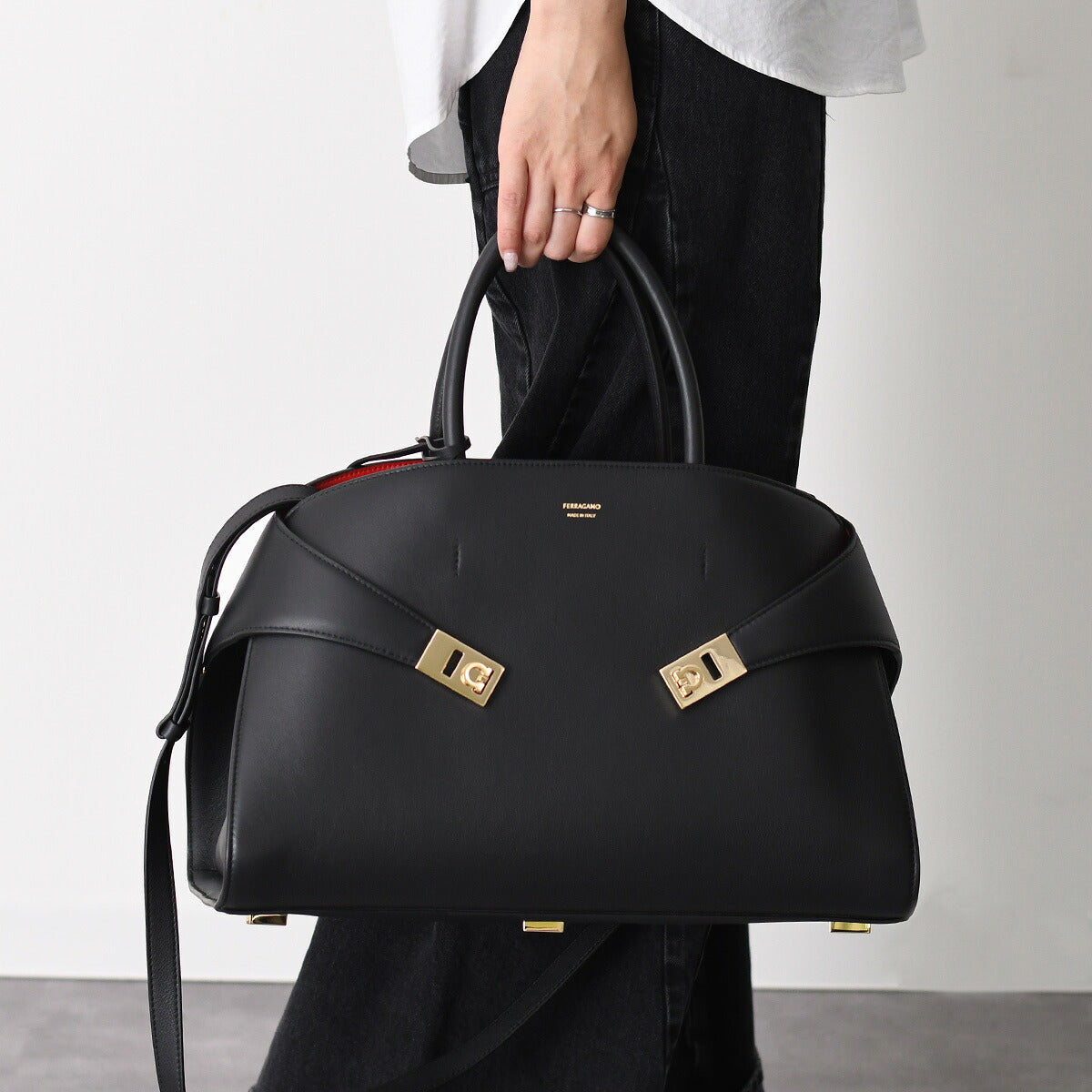FERRAGAMO フェラガモ Hug バイカラー ハンドバッグ (L)